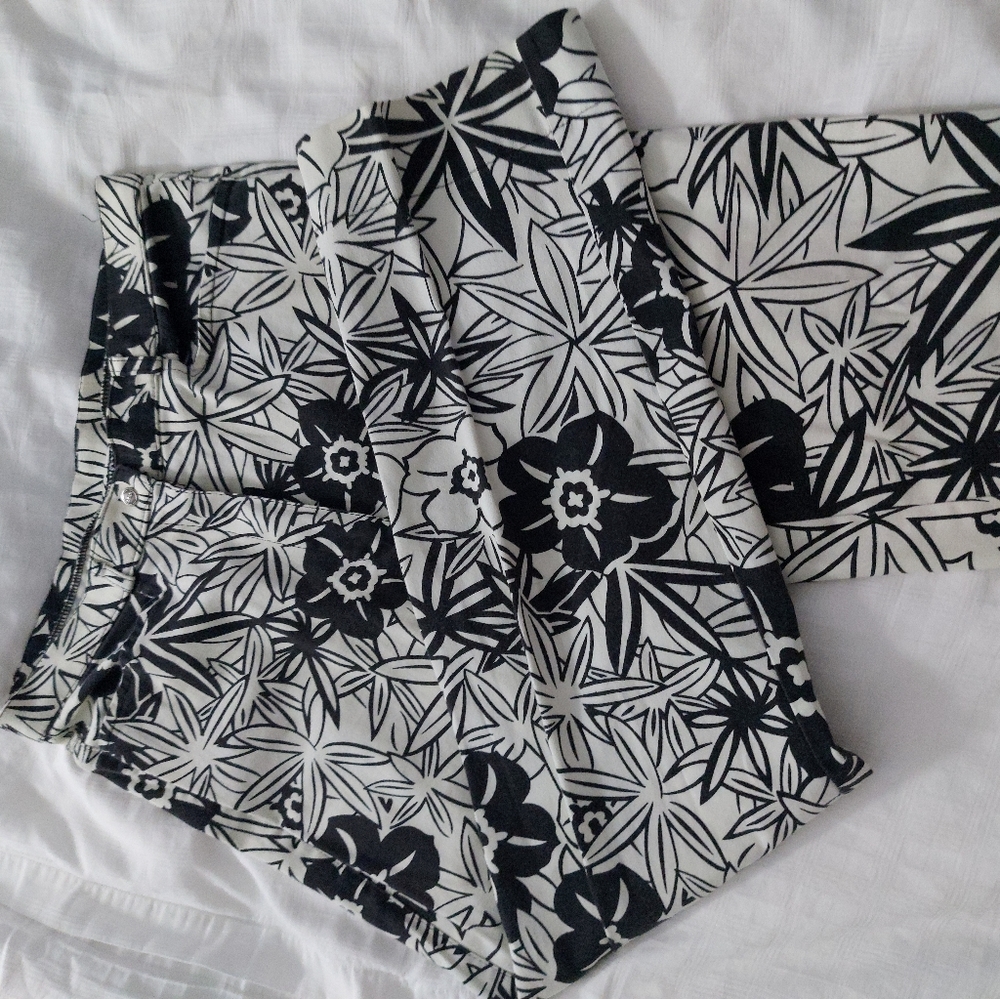 Vintage | funky floral mom jeans